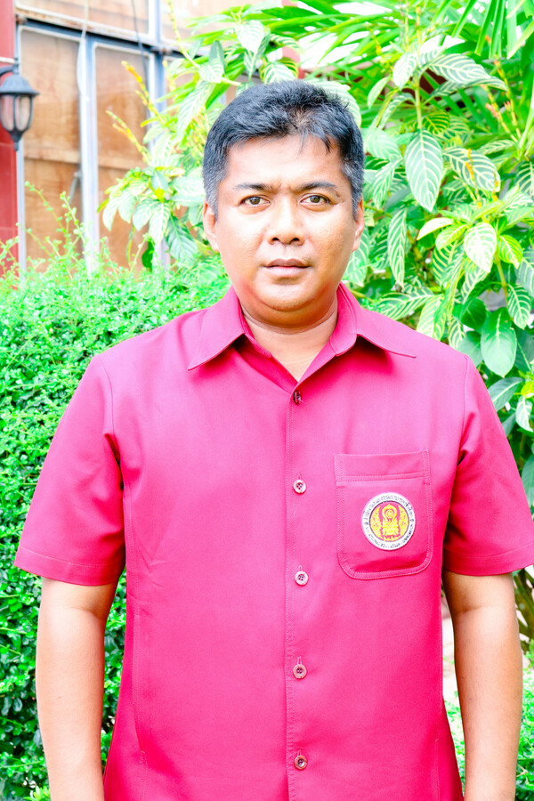 นายสุชาติ ทองสุข
